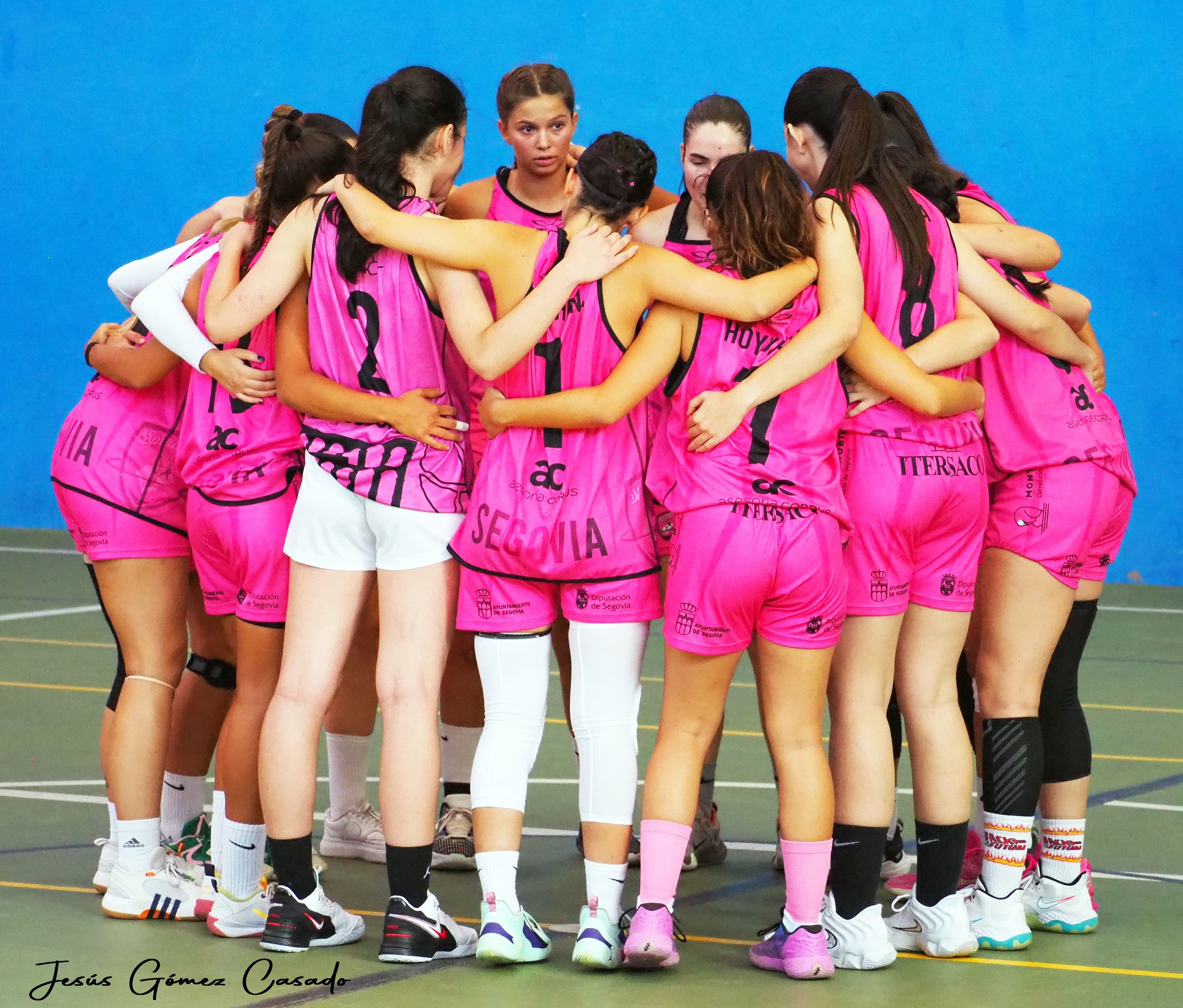 El Cochinillo Segoviano SL arranca su tercera temporada en la Primera División Femenina este domingo en Soria