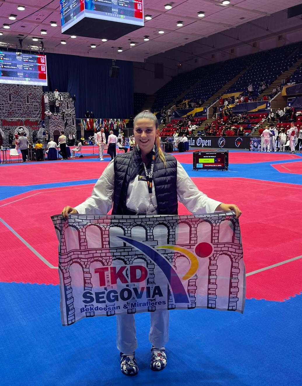 Inés de Benito plata en el “Drácula Internacional Open Taekwondo 2023”