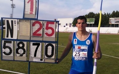El Atleta del CETA y del Hotel Cándido Ciudad de Segovia, Serafín Pérez Mate, consigue lanzar la jabalina hasta los 58,70 m.